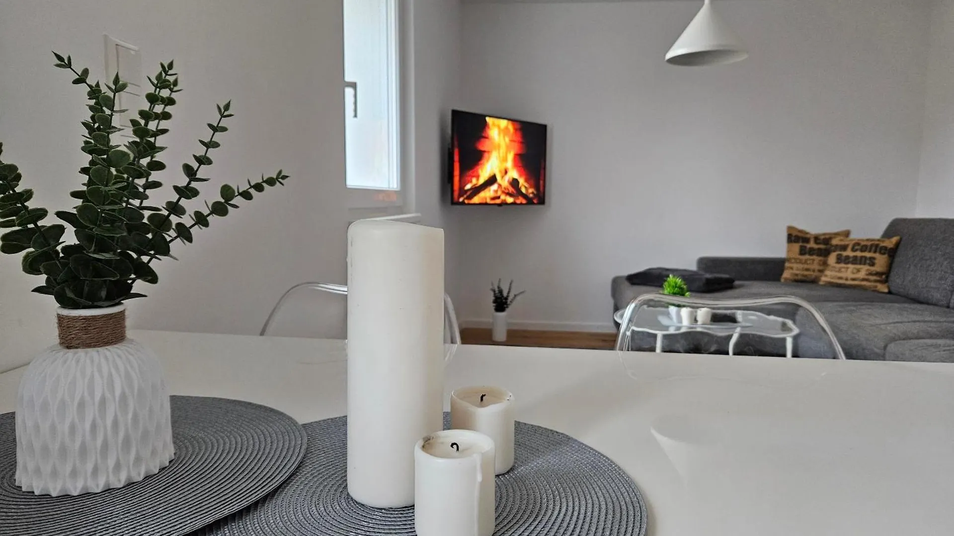 Ferienwohnung As5 One Bamberg - Modern In Ruhiger Lage Mit Balkon Hallstadt Germany